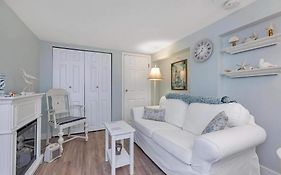 Quaint 1 Bedroom Lower Suite In Victoria, Bc